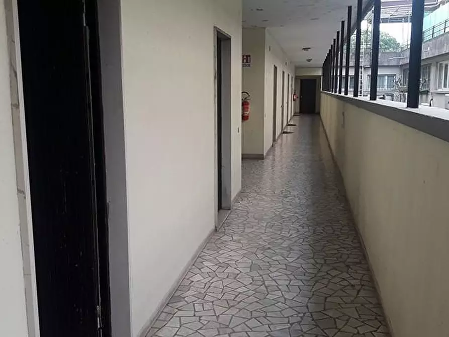 Immagine 8 di Ufficio in vendita  a Massa