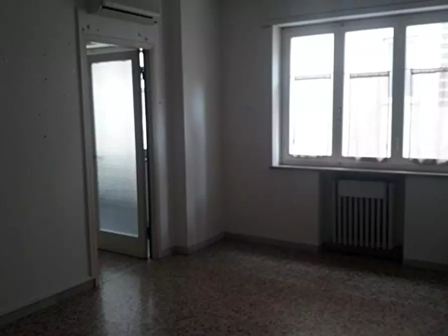 Immagine 7 di Ufficio in vendita  a Massa