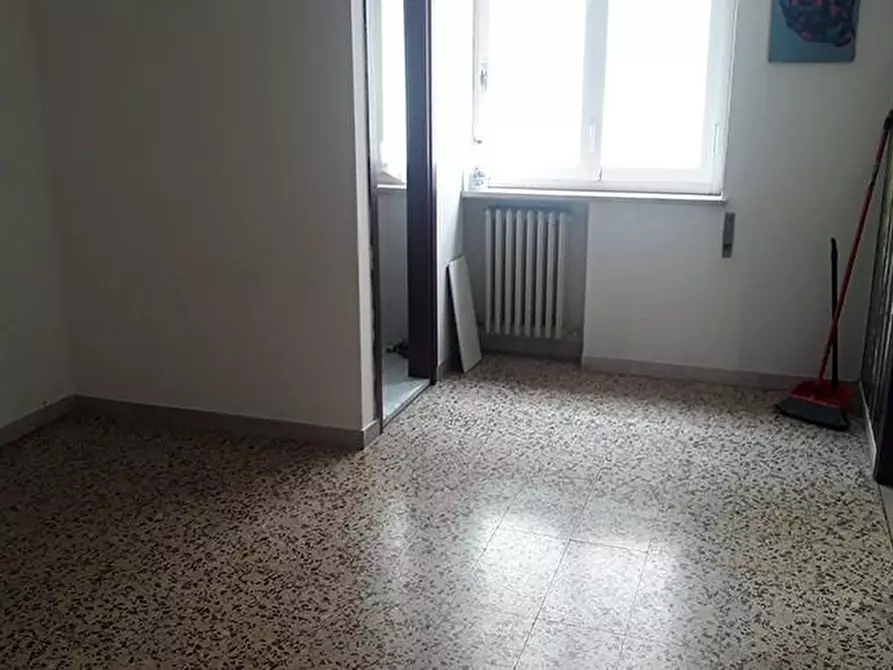 Immagine 4 di Ufficio in vendita  a Massa