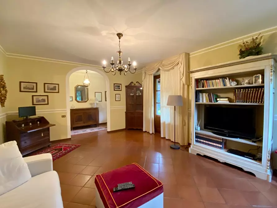 Immagine 17 di Villa in vendita  a Pescaglia