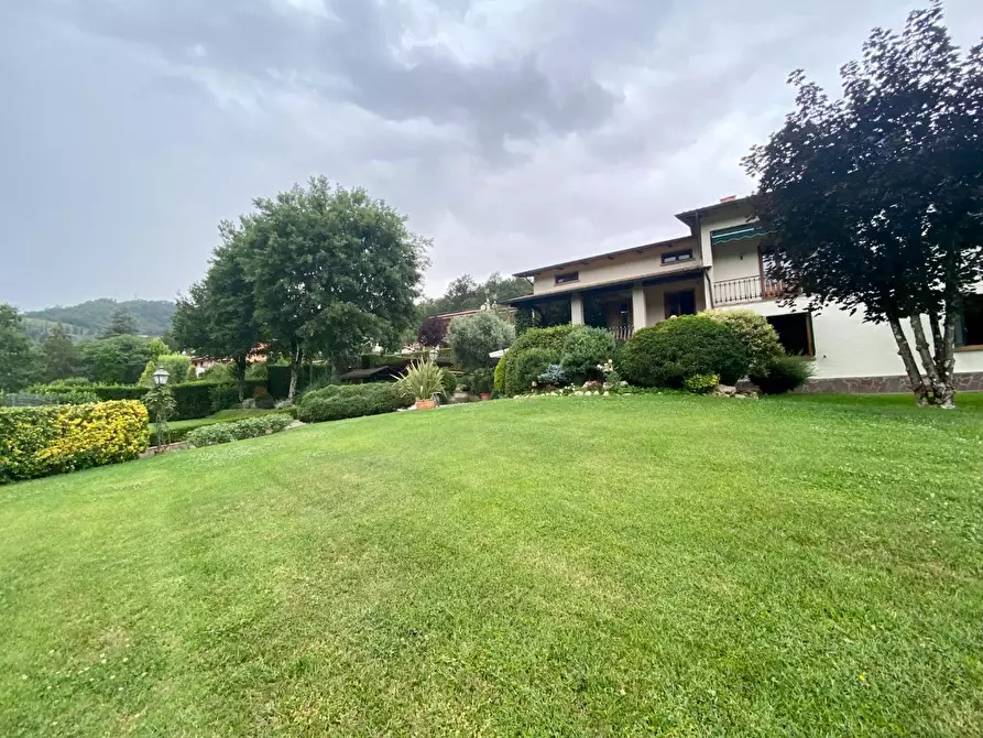 Immagine 55 di Villa in vendita  a Pescaglia