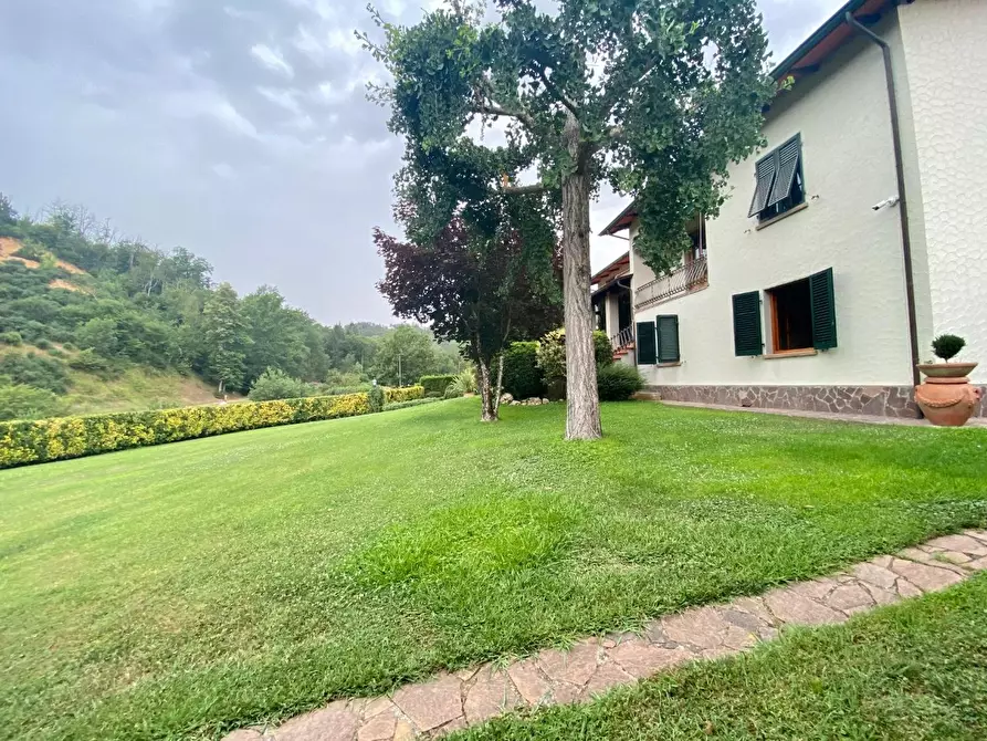 Immagine 52 di Villa in vendita  a Pescaglia