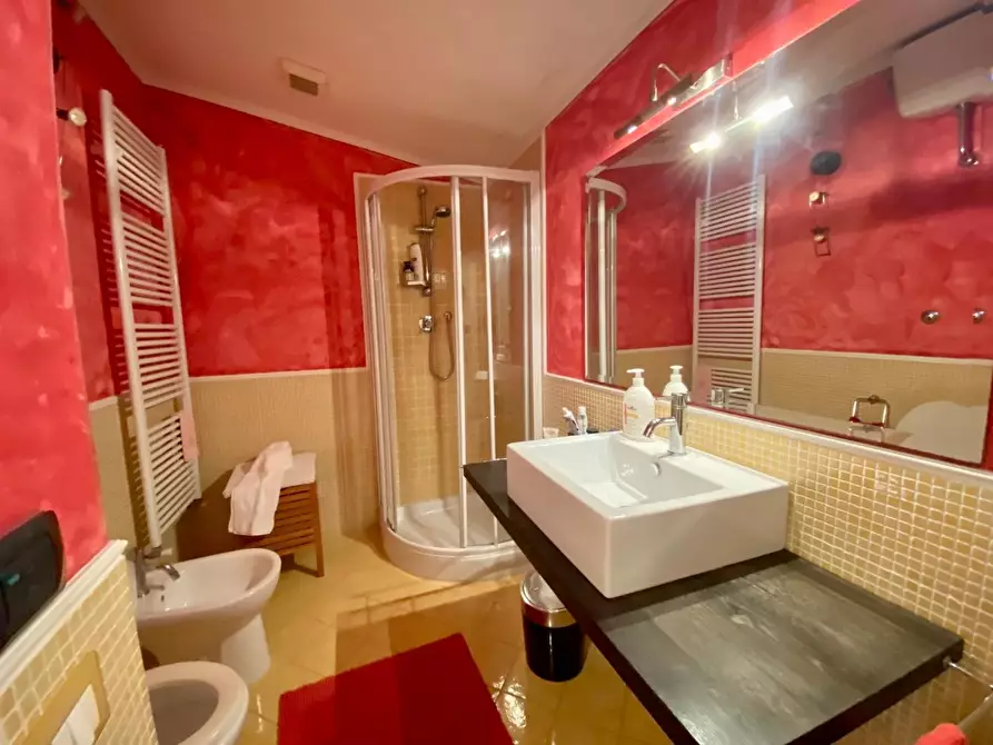 Immagine 37 di Villa in vendita  a Pescaglia