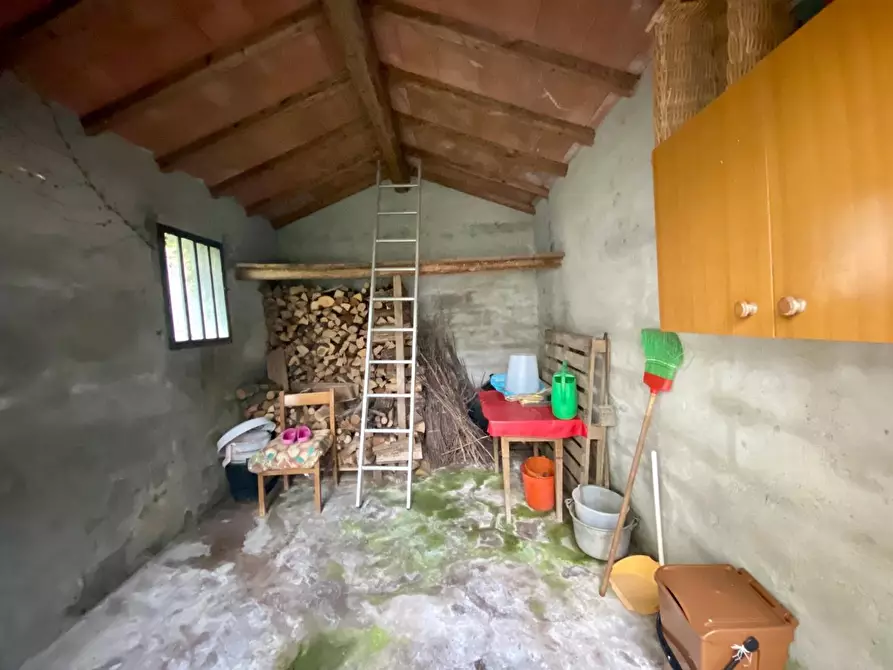 Immagine 47 di Villa in vendita  a Pescaglia