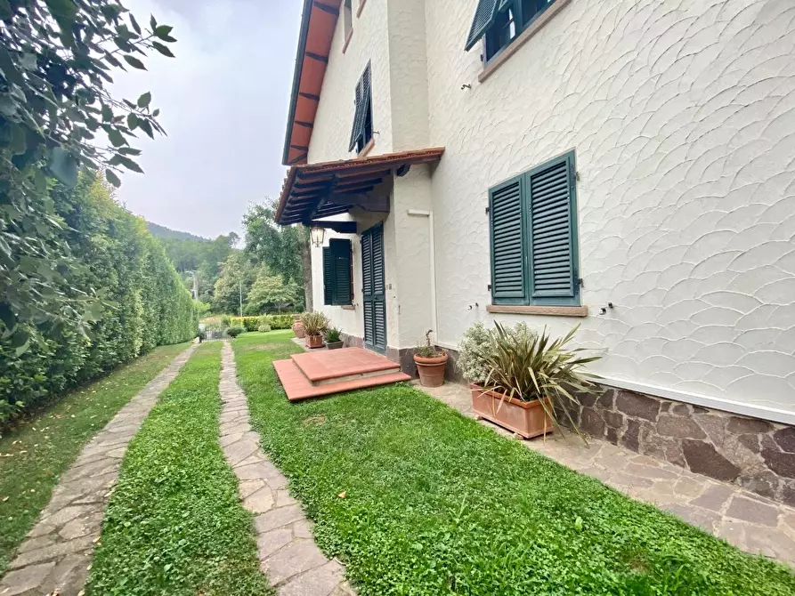 Immagine 53 di Villa in vendita  a Pescaglia