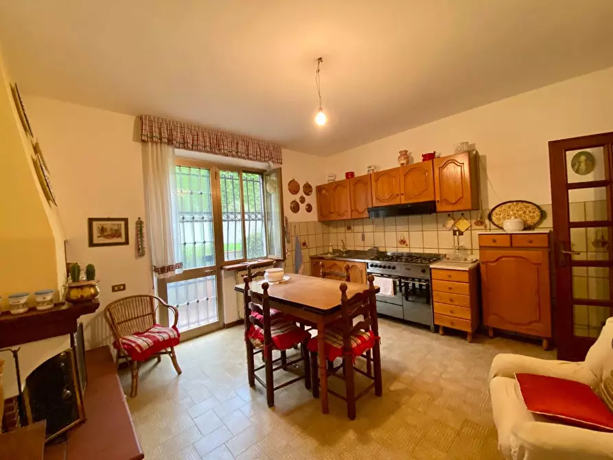 Immagine 38 di Villa in vendita  a Pescaglia