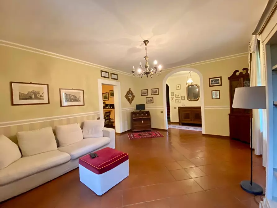 Immagine 3 di Villa in vendita  a Pescaglia