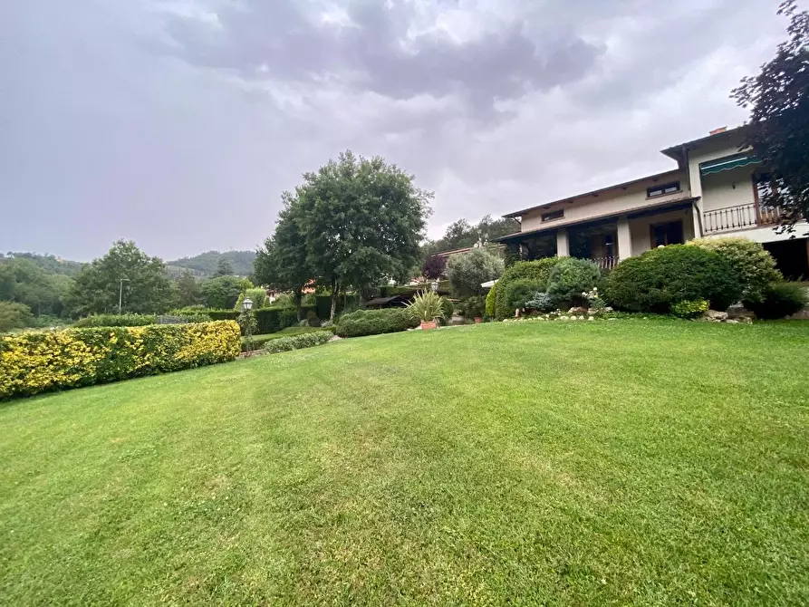 Immagine 11 di Villa in vendita  a Pescaglia