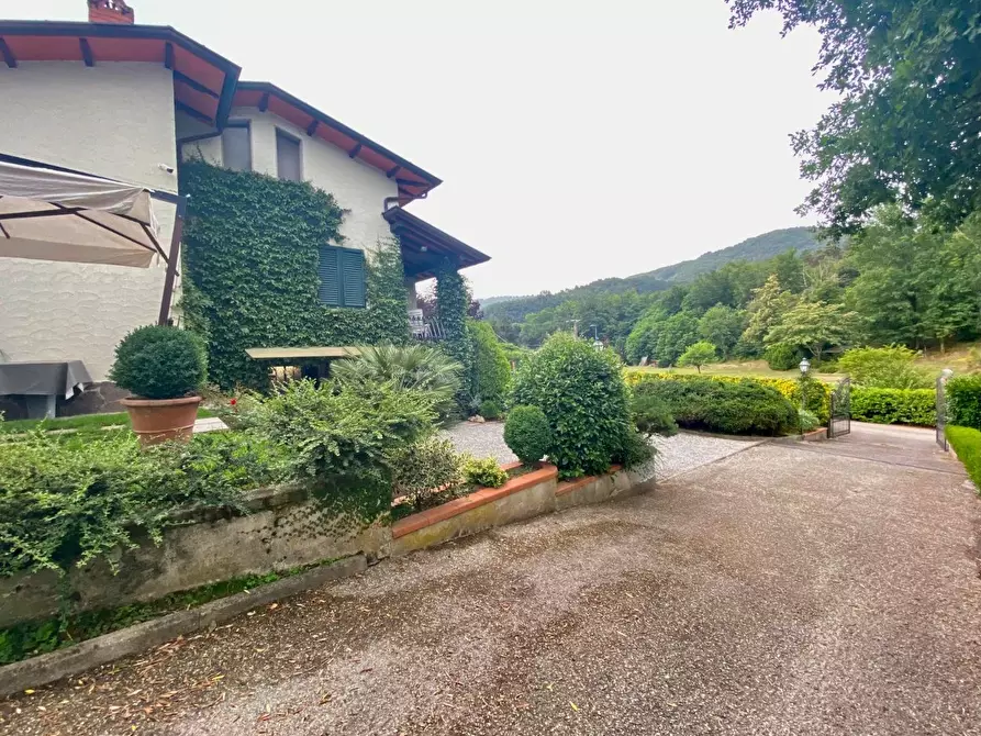 Immagine 50 di Villa in vendita  a Pescaglia