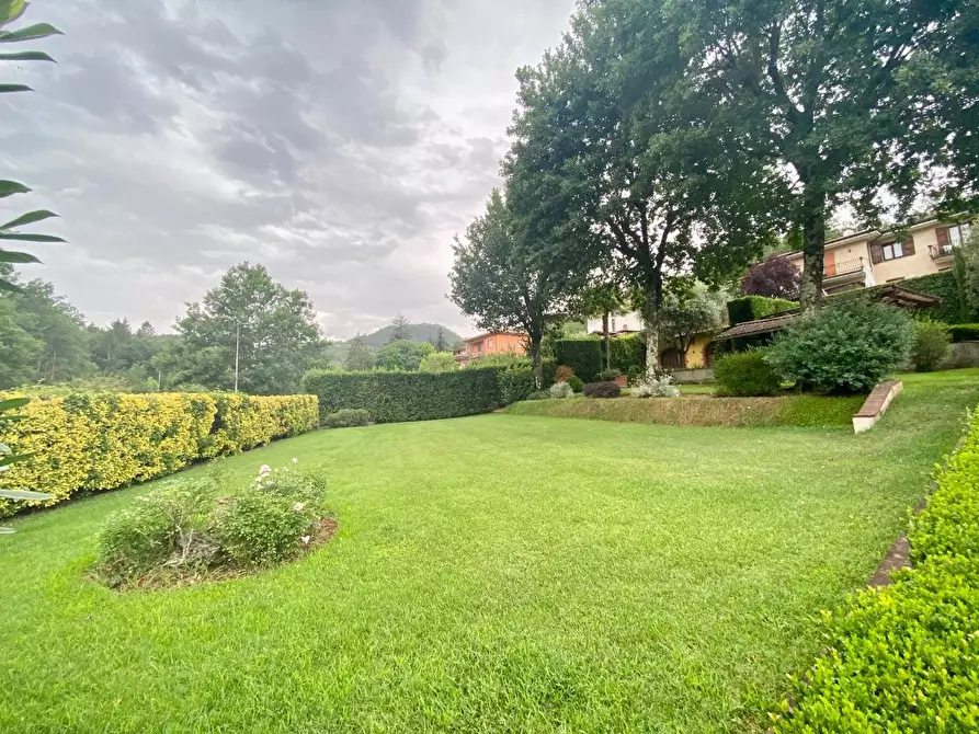 Immagine 8 di Villa in vendita  a Pescaglia
