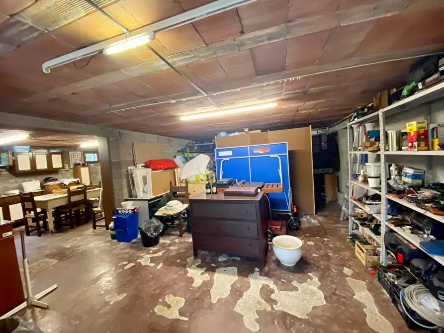 Immagine 45 di Villa in vendita  a Pescaglia