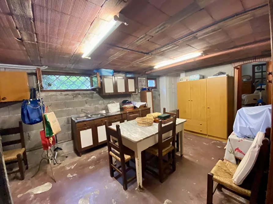 Immagine 46 di Villa in vendita  a Pescaglia