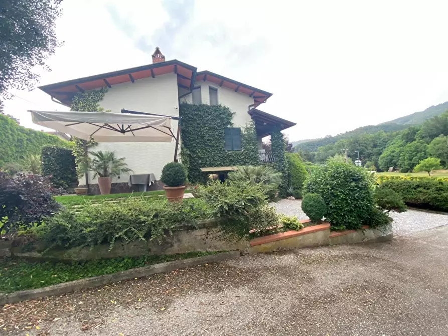 Immagine 7 di Villa in vendita  a Pescaglia