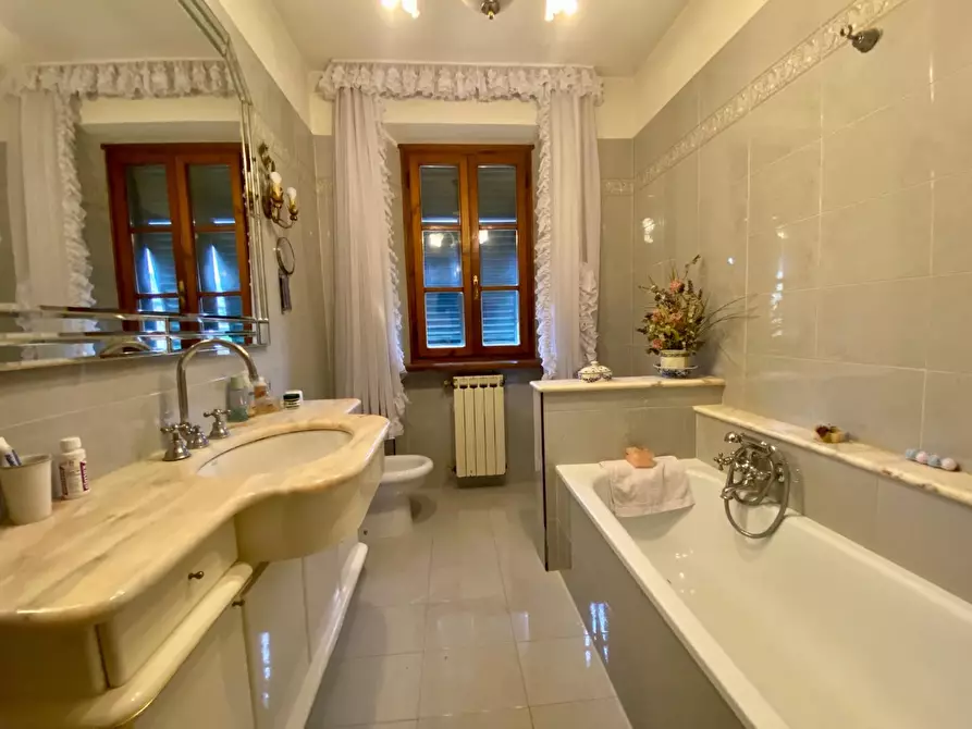 Immagine 27 di Villa in vendita  a Pescaglia