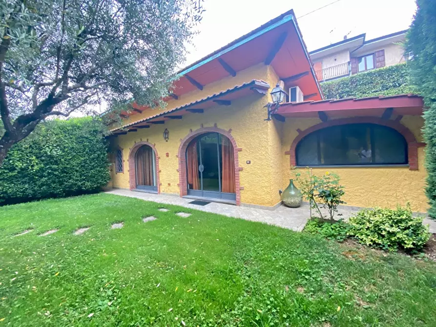 Immagine 12 di Villa in vendita  a Pescaglia