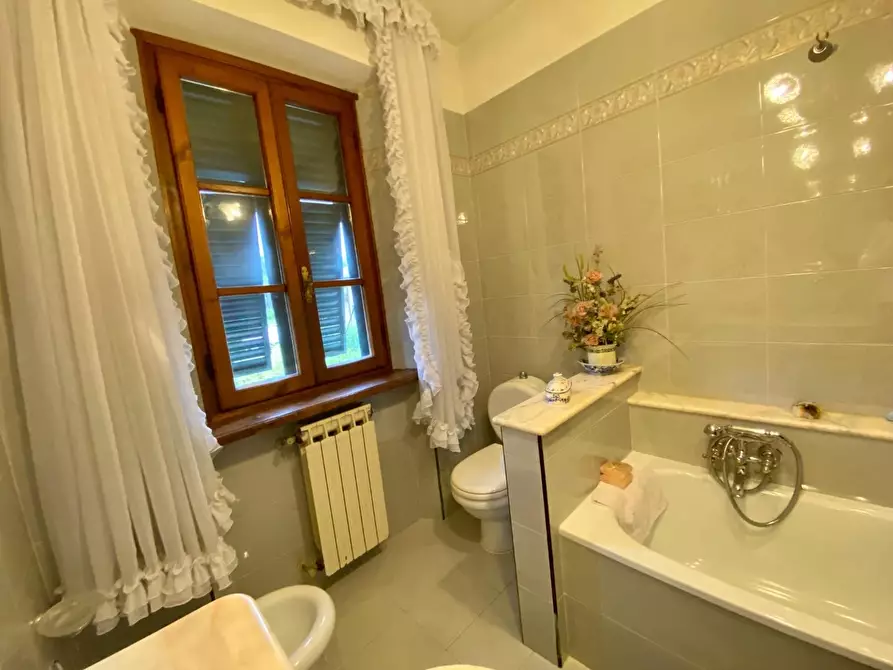 Immagine 28 di Villa in vendita  a Pescaglia