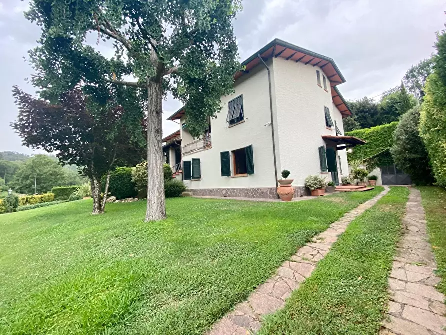 Immagine 5 di Villa in vendita  a Pescaglia