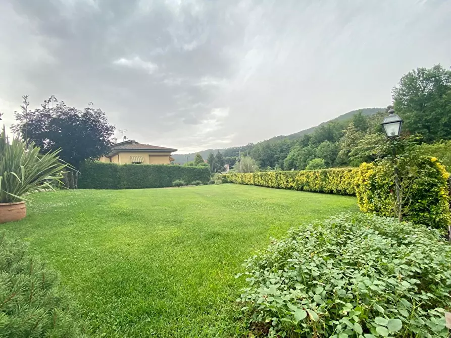 Immagine 49 di Villa in vendita  a Pescaglia