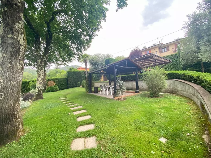 Immagine 9 di Villa in vendita  a Pescaglia