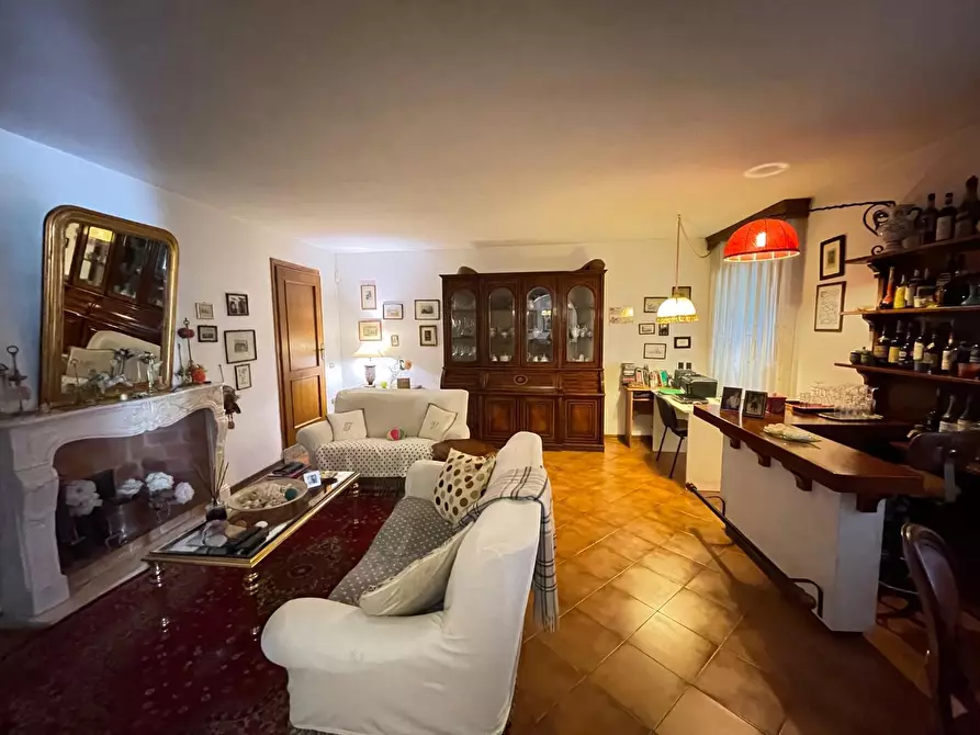 Immagine 3 di Villa in vendita  a Calci