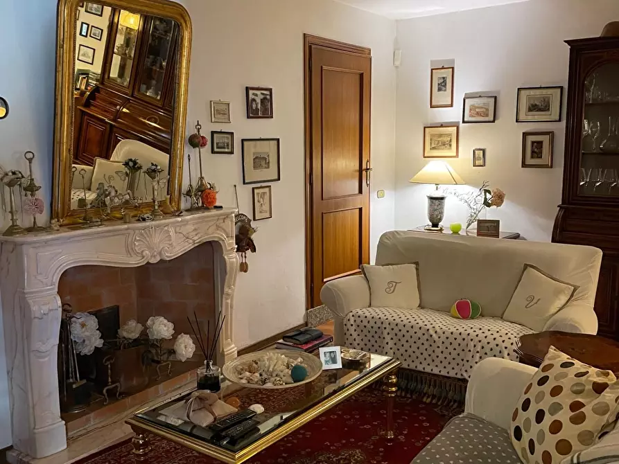 Immagine 2 di Villa in vendita  a Calci