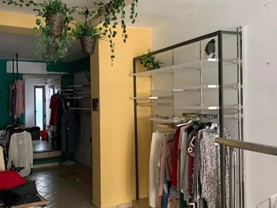 Immagine 4 di Locale commerciale in affitto  a Pontedera