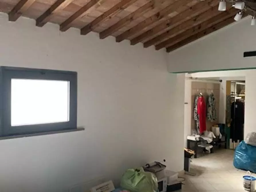 Immagine 7 di Locale commerciale in affitto  a Pontedera