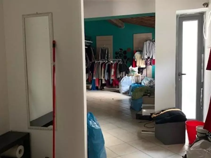 Immagine 5 di Locale commerciale in affitto  a Pontedera