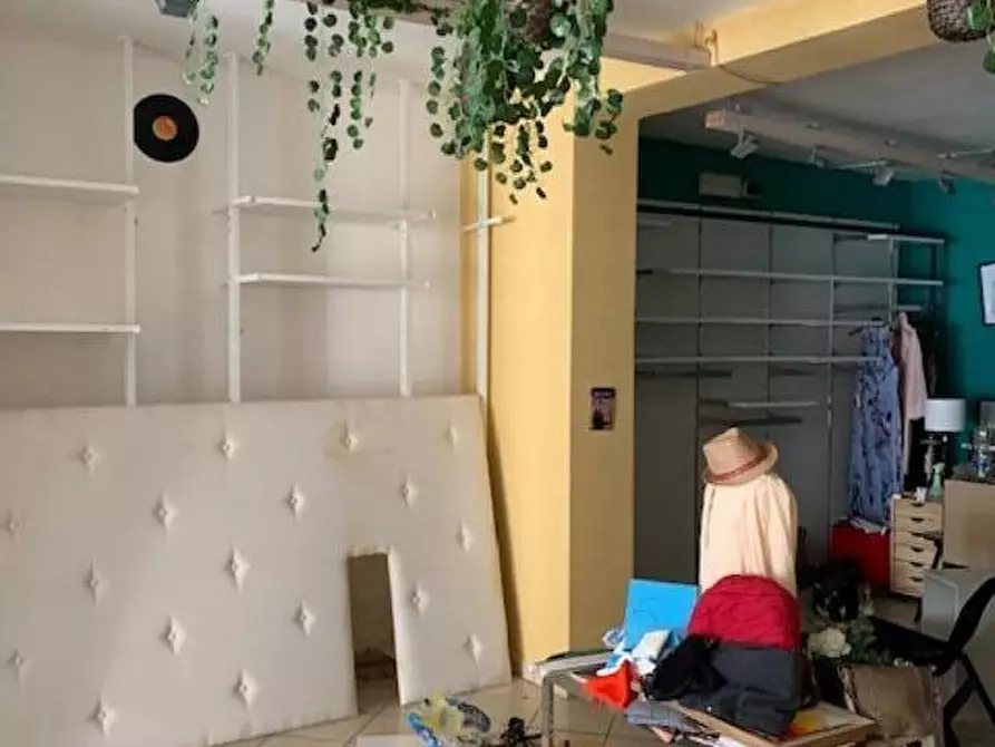 Immagine 3 di Locale commerciale in affitto  a Pontedera