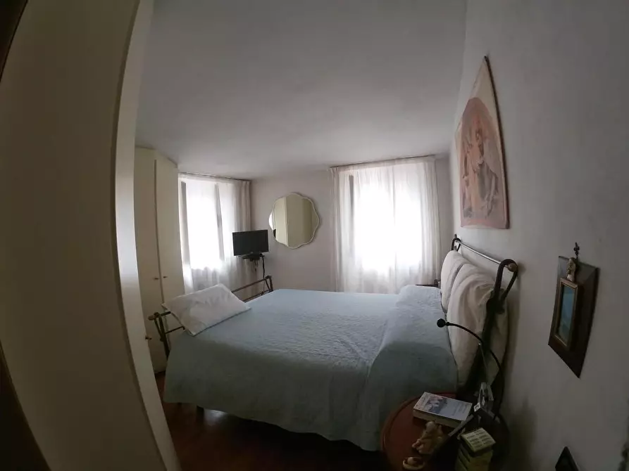 Immagine 11 di Casa semindipendente in vendita  a Carrara