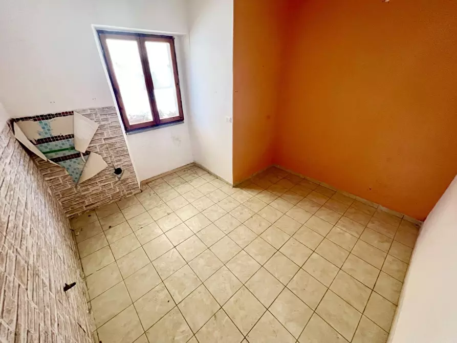 Immagine 5 di Locale commerciale in vendita  a Vecchiano