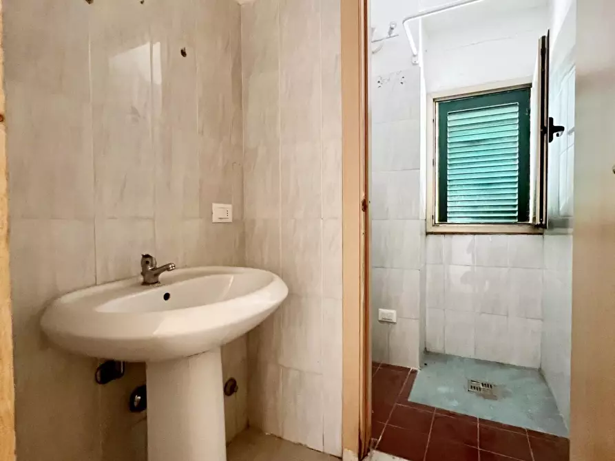 Immagine 4 di Locale commerciale in vendita  a Vecchiano