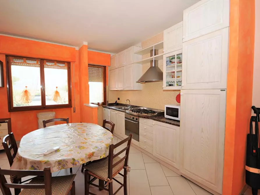 Immagine 6 di Appartamento in vendita  a Montignoso