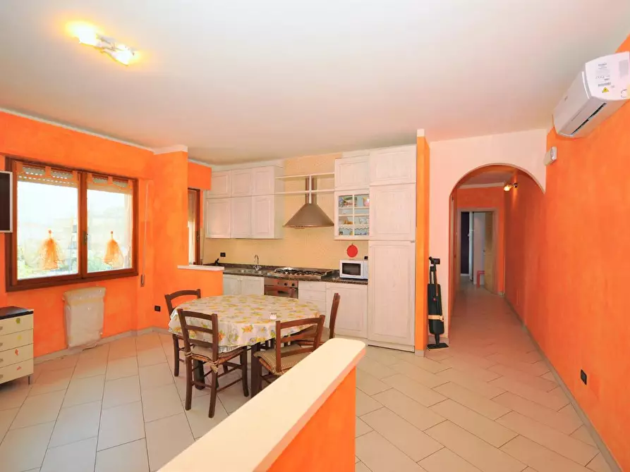 Immagine 7 di Appartamento in vendita  a Montignoso