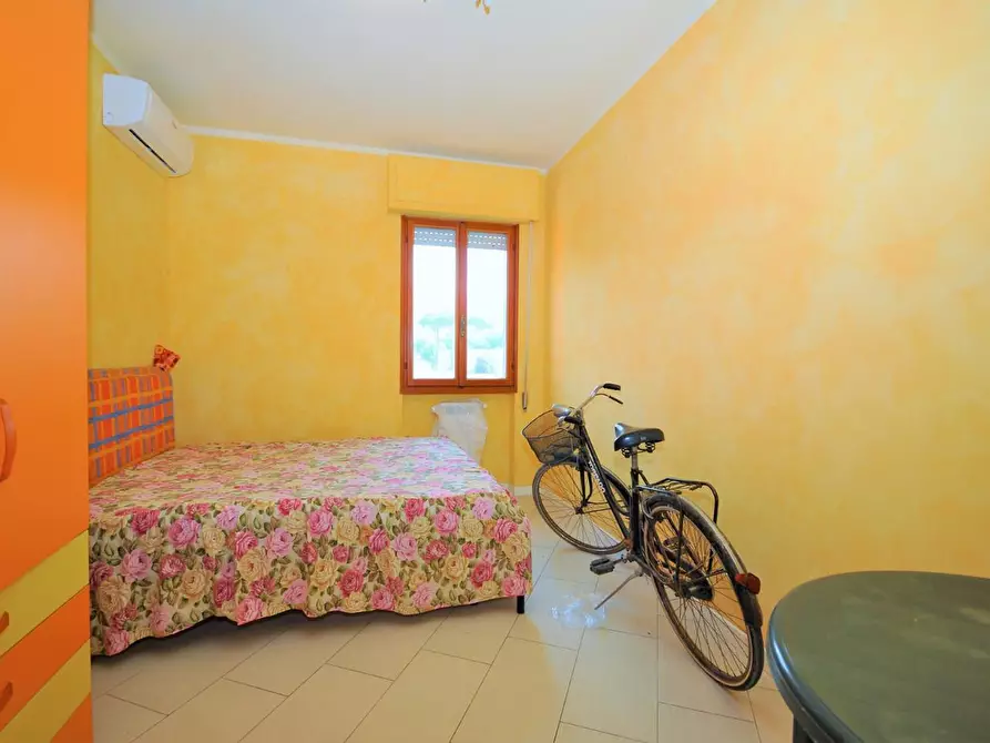 Immagine 9 di Appartamento in vendita  a Montignoso