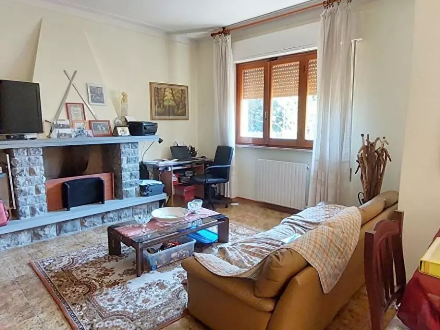 Immagine 3 di Villa in vendita  a Camaiore