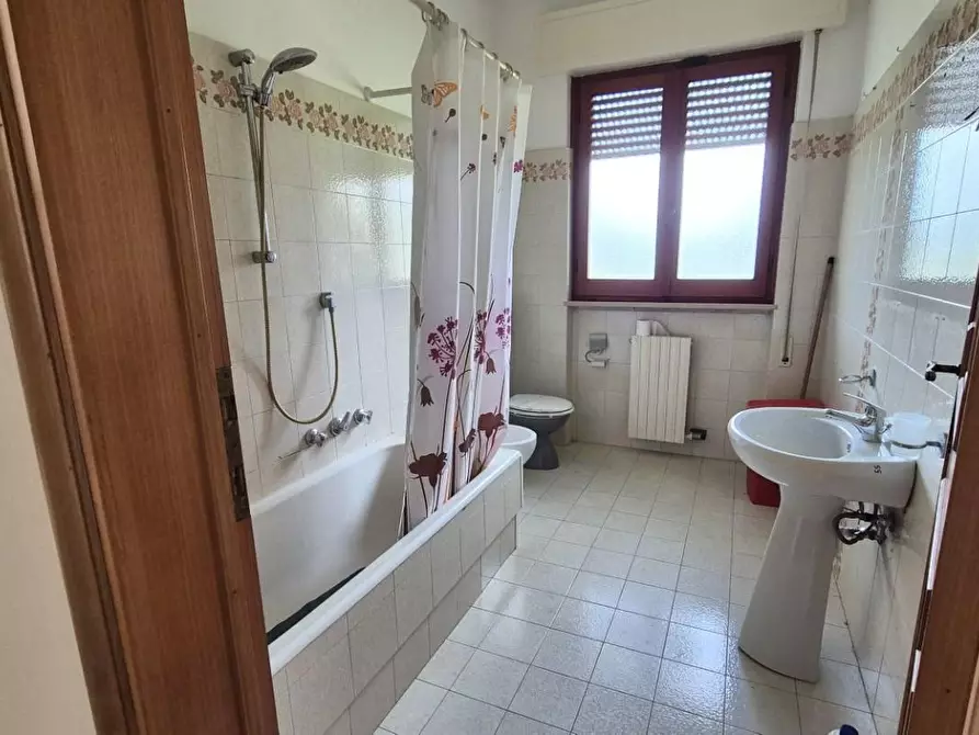 Immagine 62 di Villa in vendita  a Camaiore