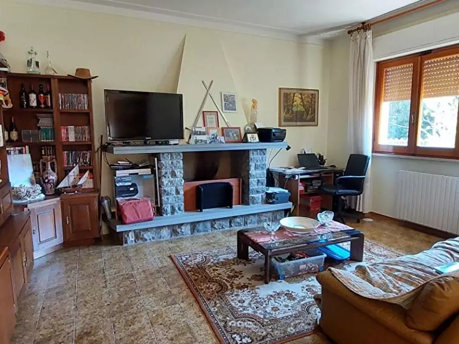 Immagine 4 di Villa in vendita  a Camaiore