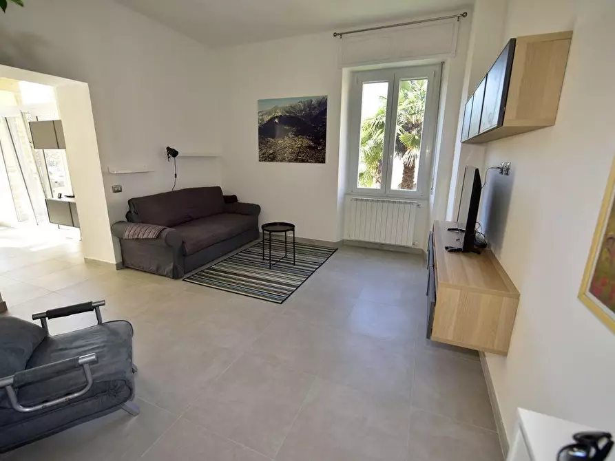 Immagine 21 di Appartamento in affitto  a Massa