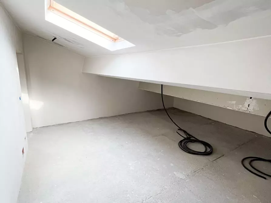 Immagine 32 di Appartamento in vendita  a Livorno