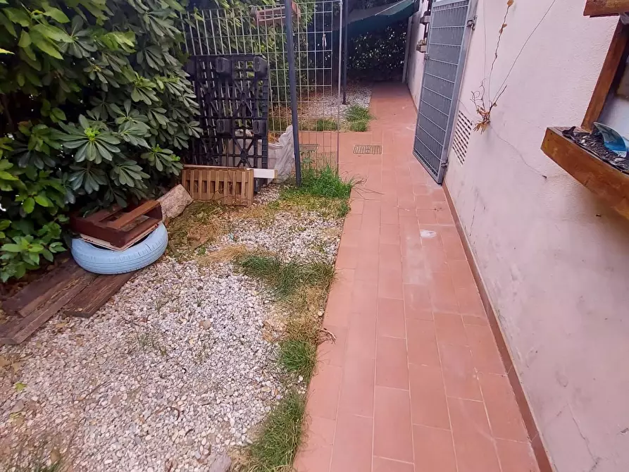 Immagine 22 di Appartamento in vendita  a Pontedera