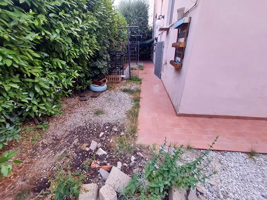 Immagine 21 di Appartamento in vendita  a Pontedera