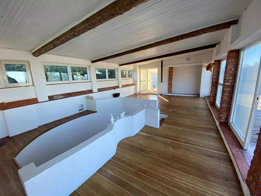Immagine 14 di Villa in vendita  a Camaiore