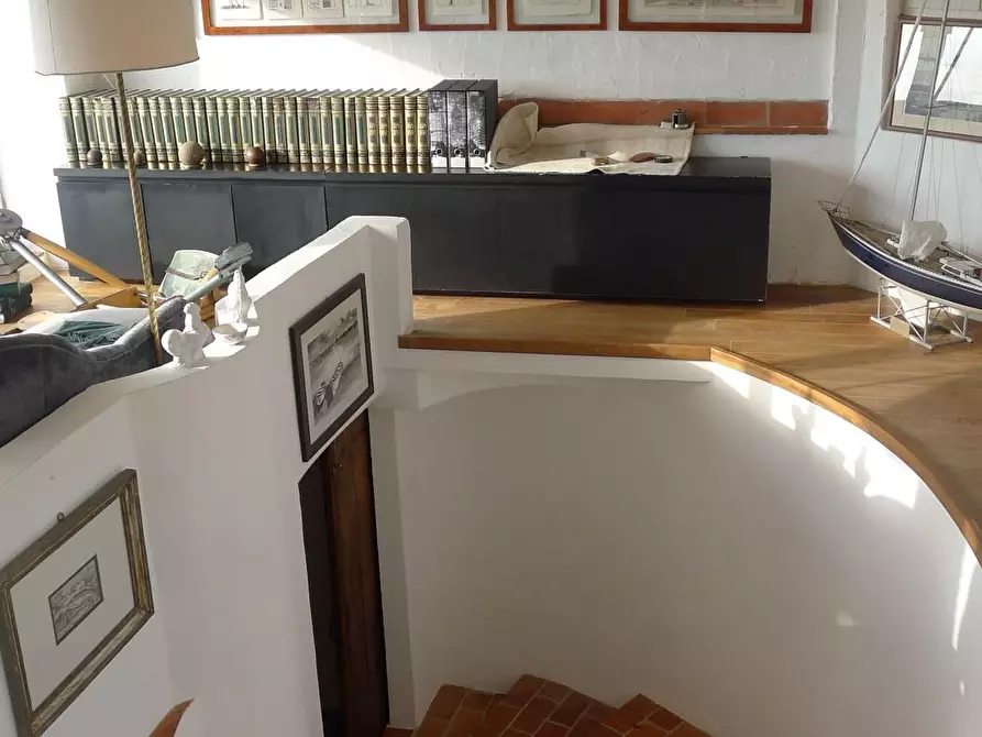 Immagine 27 di Villa in vendita  a Camaiore