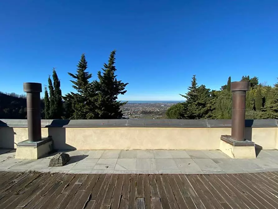 Immagine 5 di Villa in vendita  a Camaiore