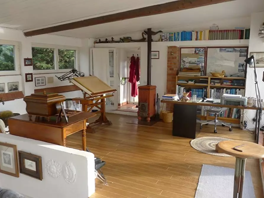 Immagine 17 di Villa in vendita  a Camaiore