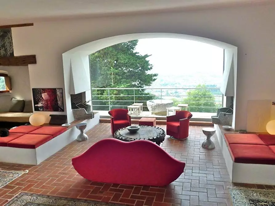 Immagine 1 di Villa in vendita  a Camaiore