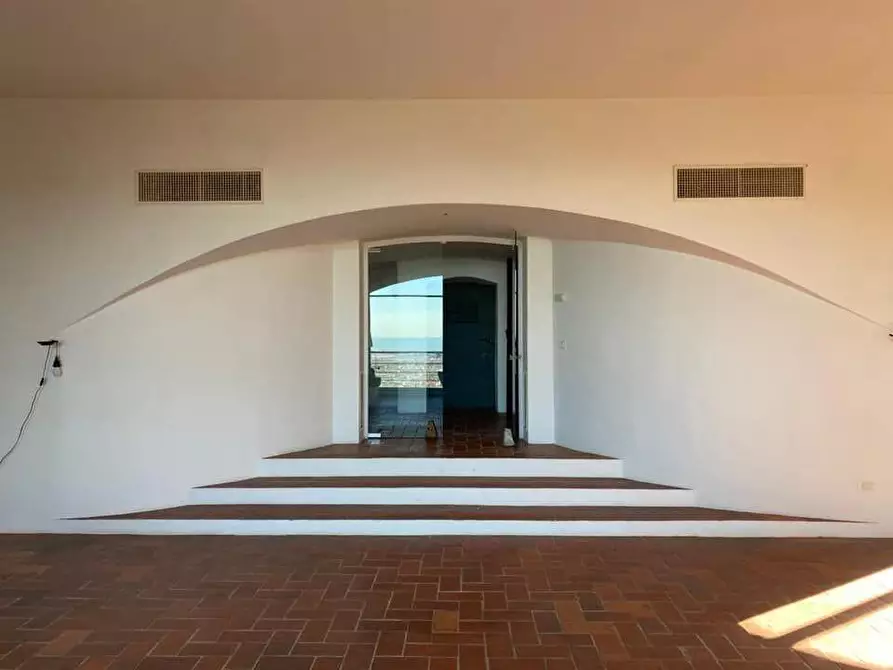 Immagine 12 di Villa in vendita  a Camaiore