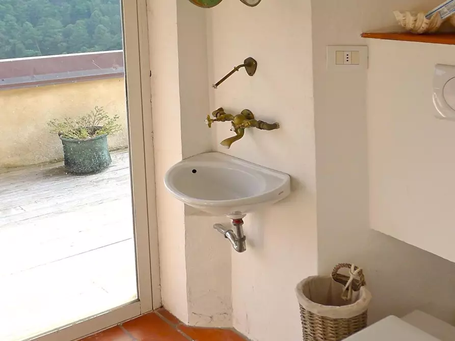 Immagine 39 di Villa in vendita  a Camaiore