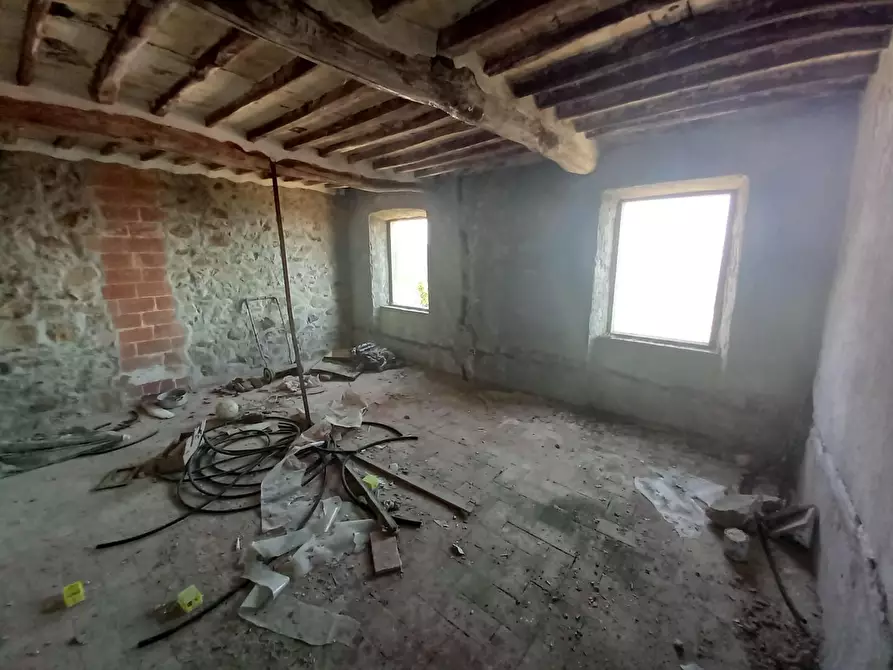Immagine 6 di Rustico / casale in vendita  a Capannori